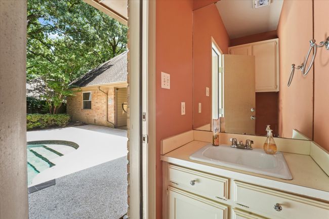 outdoor bathroom for the pool | Image 34