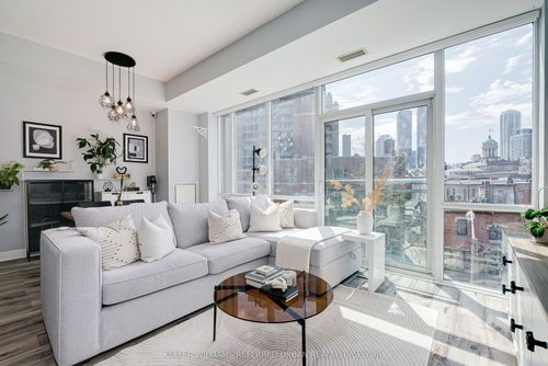 s325-112 George St, Toronto, ON, M5A2M5 | Card Image