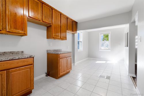 21204 Helle Ave, Warren, MI, 48089-4926 | Card Image
