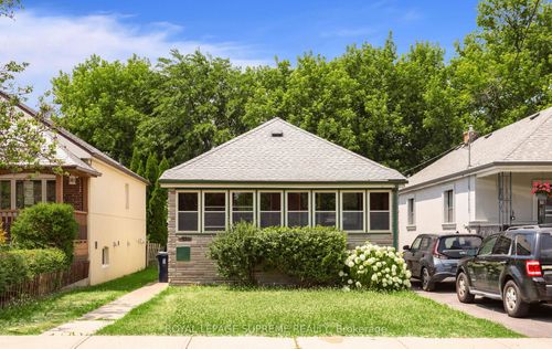 38 Criscoe St, York, ON, M6N3Y9 | Card Image