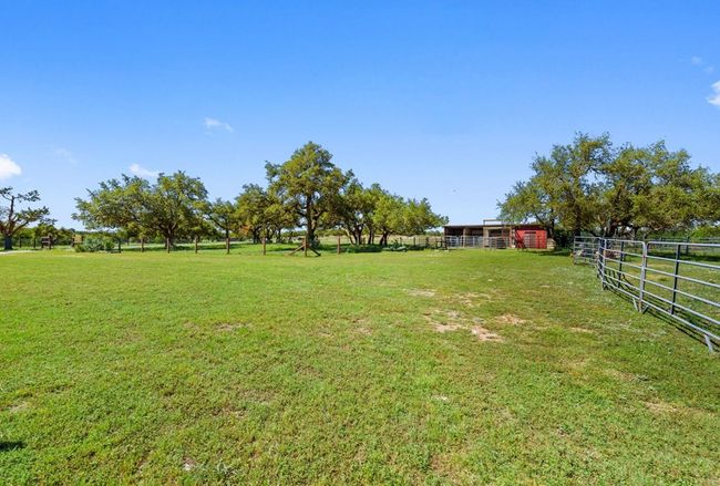 2401 W Fitzhugh Rd, House other with 3 bedrooms, 3 bathrooms and 3 parking in Dripping Springs TX | Image 32