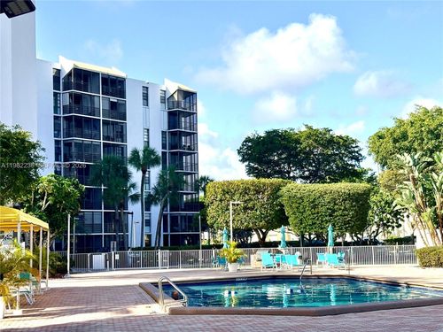 apt-410-20500 W Country Club Dr, Aventura, FL, 33180-1619 | Card Image