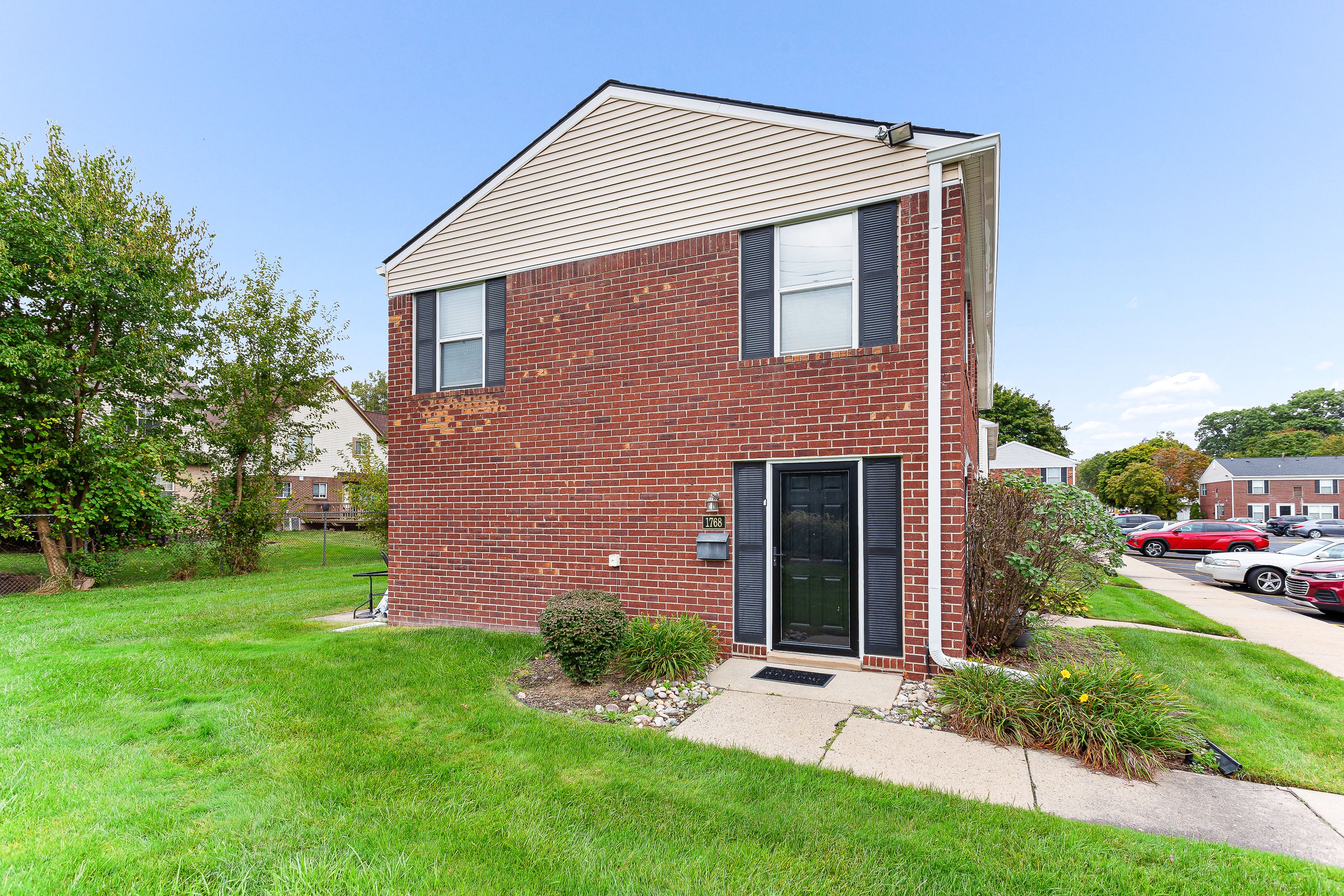 Orchard Dr, Canton, MI 48188