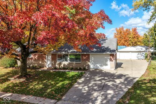 123 Totten Dr, Greenwood, IN, 46143-1121 | Card Image