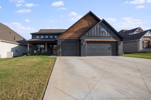 3035 N Dogwood Dr, Catoosa, OK, 74015-6552 | Card Image