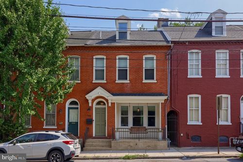 146 E James St, LANCASTER, PA, 17602-4935 | Card Image