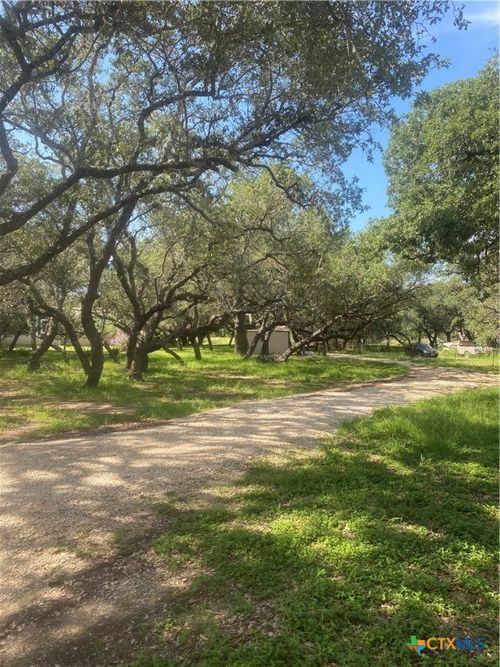 285 Rhonda Dr, Lytle, TX, 78052-3835 | Card Image
