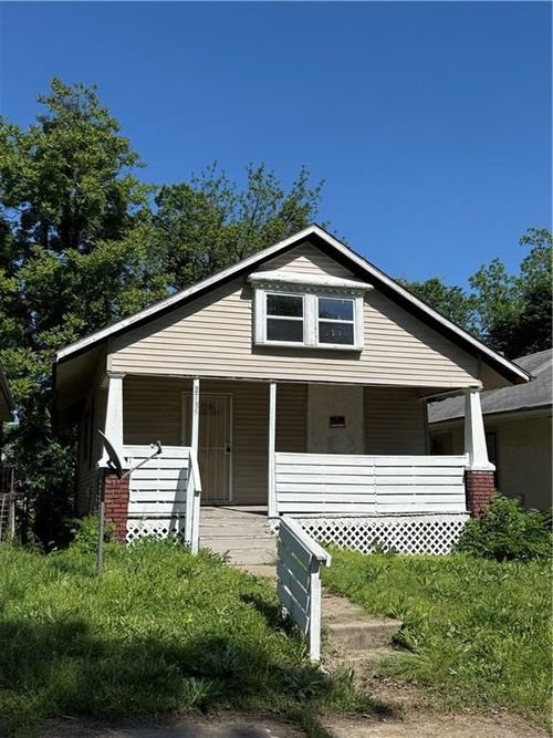 2735 Askew Ave, Kansas City, MO, 64128-1234 | Card Image