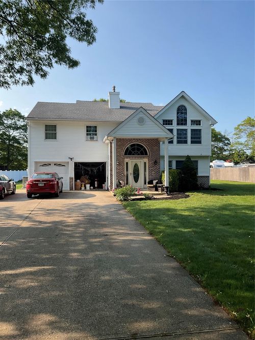 943 Macarthur St, Bohemia, NY, 11716-2118 | Card Image