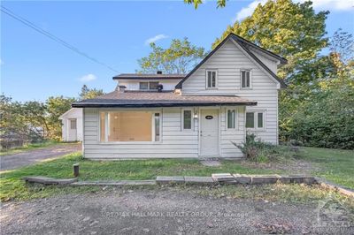 1889 Old Montreal Rd, House other with 3 bedrooms, 1 bathrooms and 4 parking in Cumberland ON | Image 2