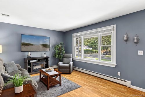 35 Harts Rd, East Moriches, NY, 11940-1109 | Card Image