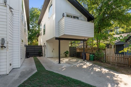 2-2703 3rd St, Austin, TX, 78702-4719 | Card Image