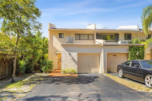 4299 N 76th Ave, Hollywood, FL, 33024-1578 | Card Image