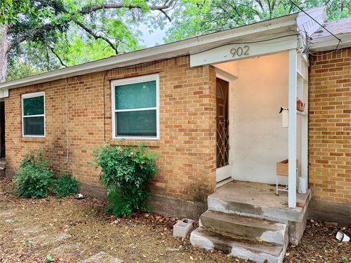 902 Denton St, Denton, TX, 76201-2862 | Card Image