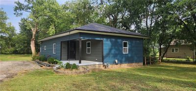 View of front of property featuring a front lawn | Image 1