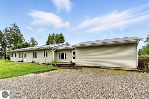 534 S Main St, Au Gres, MI, 48703-9774 | Card Image