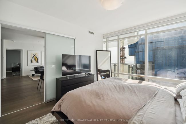 6805 - 1 Bloor St E, Condo with 3 bedrooms, 3 bathrooms and 2 parking in Toronto ON | Image 20