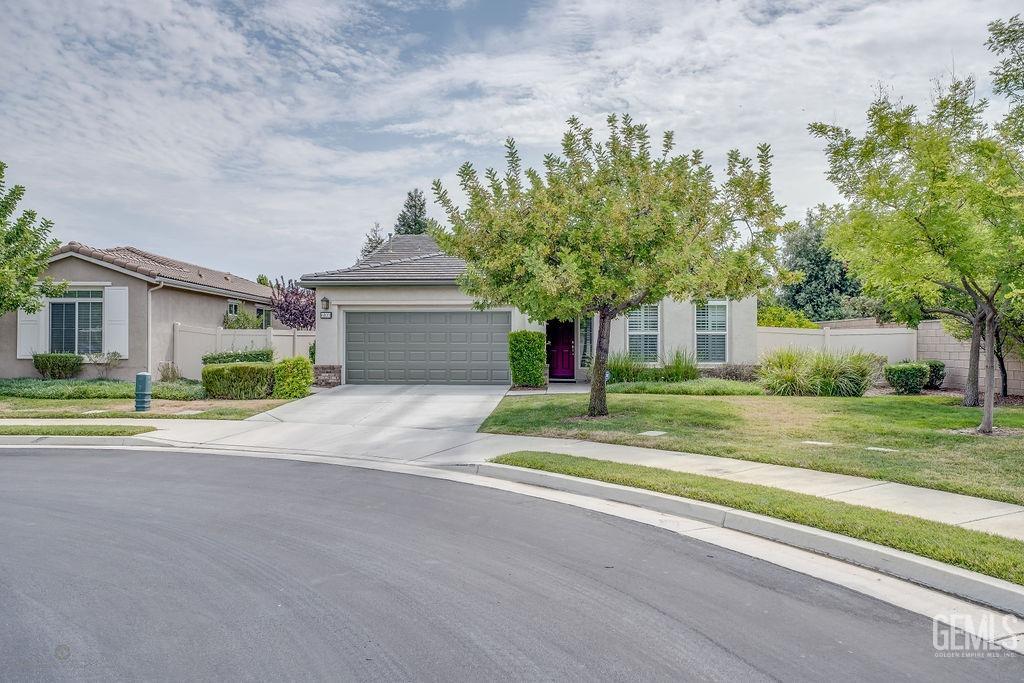 Barcelona Dr, Bakersfield, CA 93306