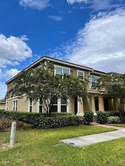 11267 Grander Drive, Townhouse with 3 bedrooms, 2 bathrooms and null parking in Windermere FL | Image 2