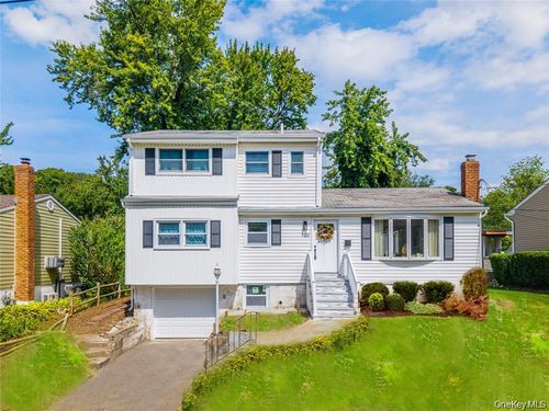 120 Glenwood Rd, Glenwood Landing, NY, 11547-3005 | Card Image