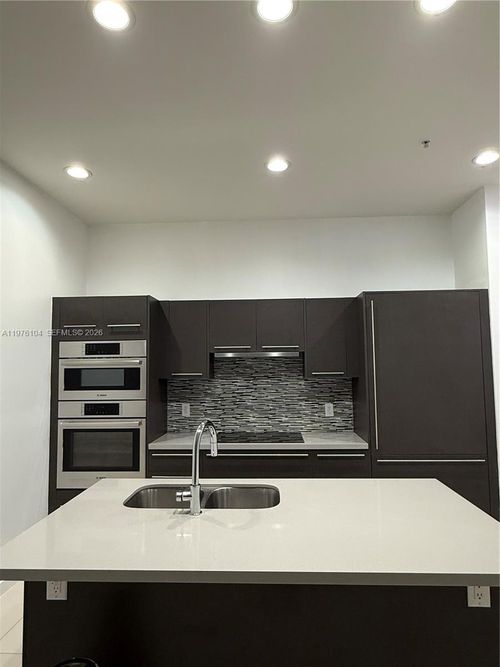 813-7661 Nw 107th Ave, Doral, FL, 33178 | Card Image