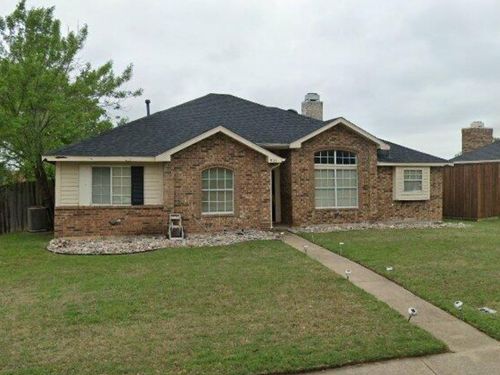 933 Eagle Dr, DeSoto, TX, 75115-1413 | Card Image