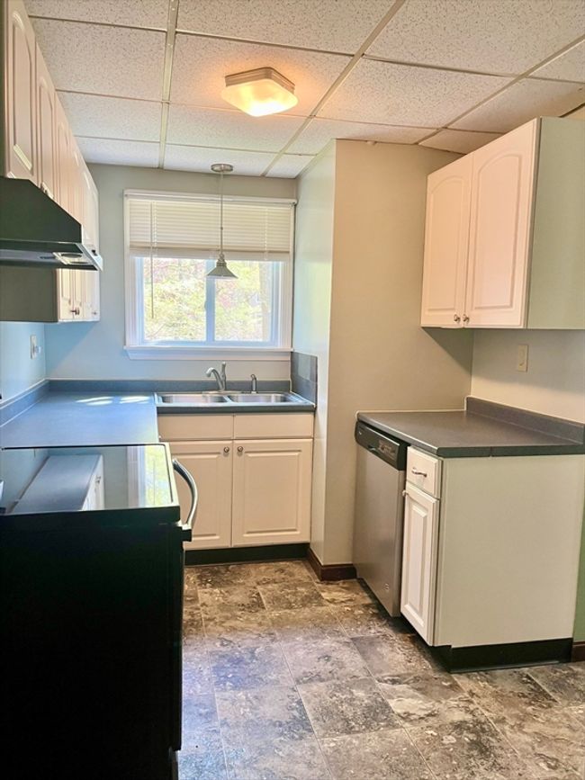 15 Old County Rd, Home with 6 bedrooms, 3 bathrooms and 4 parking in Holland MA | Image 8