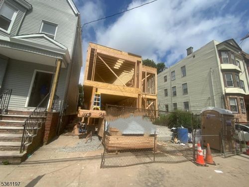 375 Littleton Ave, Newark, NJ, 07103-2214 | Card Image