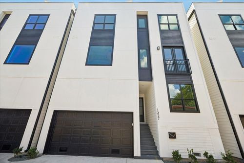 1325 W 22nd St, Houston, TX, 77008-1605 | Card Image