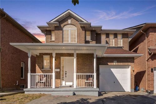 31 Peachwood Cres, Stoney Creek, ON, L8E5Z7 | Card Image