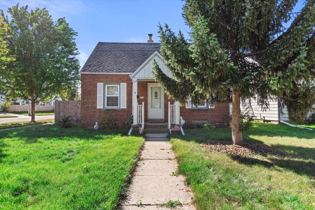 Allerton Ave, Cudahy, WI 53110
