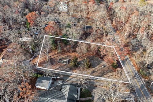 a-40 W Tiana Rd, Hampton Bays, NY, 11946-3667 | Card Image