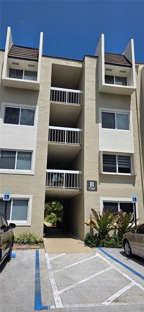 apt-411-7707 Camino Real, Miami, FL, 33143-7170 | Card Image