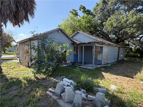 641 W Avenue E, Robstown, TX, 78380-2560 | Card Image