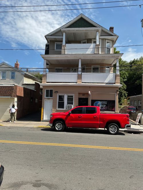 1309 E Main St, Waterbury, CT, 06705-1085 | Card Image