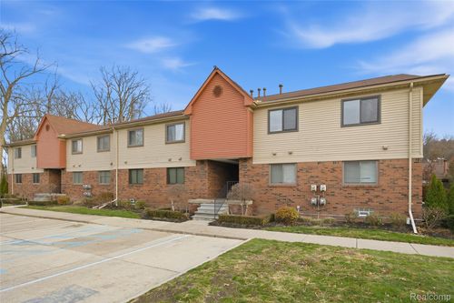 38800 Lanse Creuse St, Harrison Township, MI, 48045-2062 | Card Image