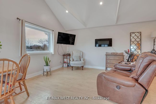 8709 9 Th Line, House other with 3 bedrooms, 3 bathrooms and 8 parking in Utopia ON | Image 15