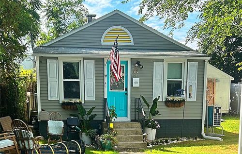 147 Aborn Ave, Warwick, RI, 02888-2069 | Card Image