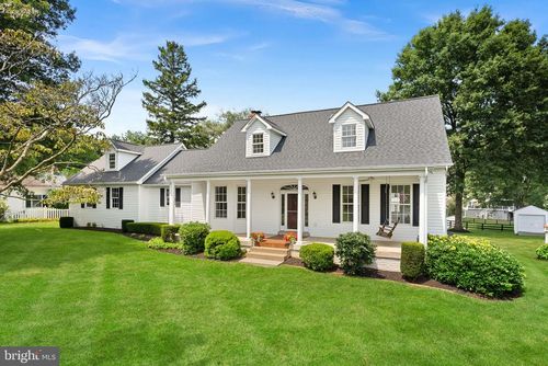 22 E Loudoun St, ROUND HILL, VA, 20141-2443 | Card Image