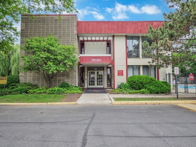 APT-202 - 5600 Astor Ln, Condo with 2 bedrooms, 1 bathrooms and 2 parking in Rolling Meadows IL | Image 21