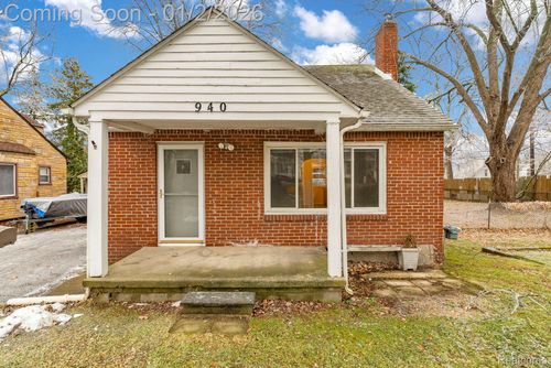 940 Cameron Ave, Pontiac, MI, 48340-3214 | Card Image