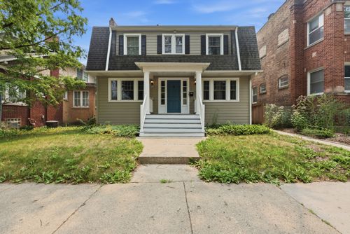 3829 W Addison Street, Chicago, IL, 60618 | Card Image