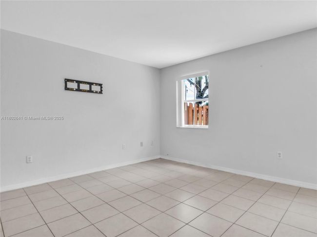 16628 Sw 47 Th Ter, Townhouse with 3 bedrooms, 3 bathrooms and null parking in Miami FL | Image 8