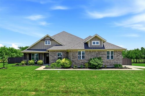 5013 Diamond Dr, Sanger, TX, 76266-6827 | Card Image