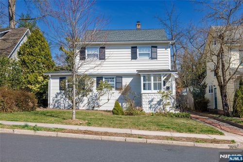 143 Sunset Ln, Tenafly, NJ, 07670-1652 | Card Image