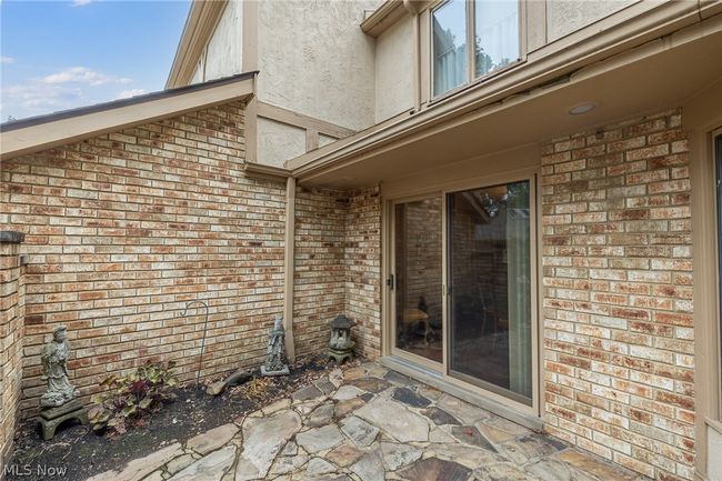23261 Pheasant Lane, Condo with 3 bedrooms, 2 bathrooms and null parking in Westlake OH | Image 7