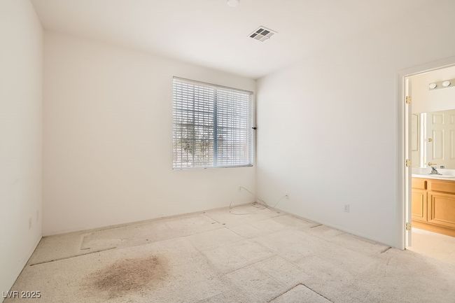 Spare room featuring a sink and visible vents | Image 21