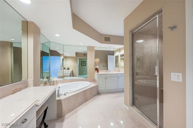 Primary Bathroom | Image 24