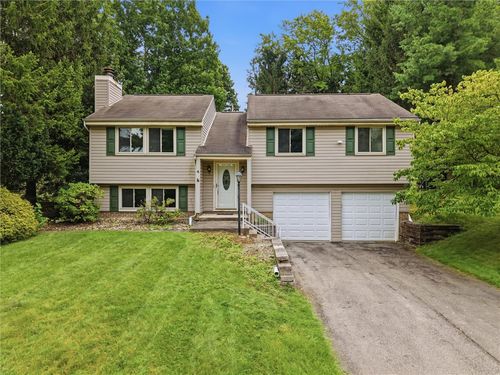 4 Holyoke Dr, Greensburg, PA, 15601-1136 | Card Image