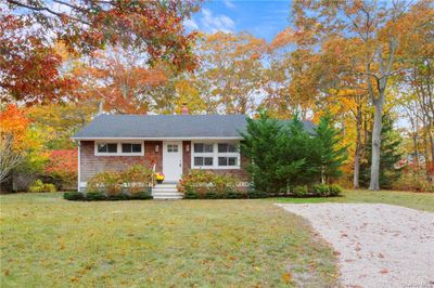 View of front facade featuring a front yard | Image 1